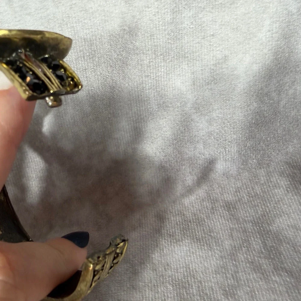 Vtg Gracie Lynn Quartz Cuff Watch Gold Tone‎ Rhinestone Clamper Bracelet Y2K